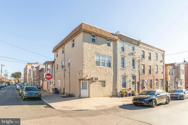 Building Photo - 2701 E Somerset St