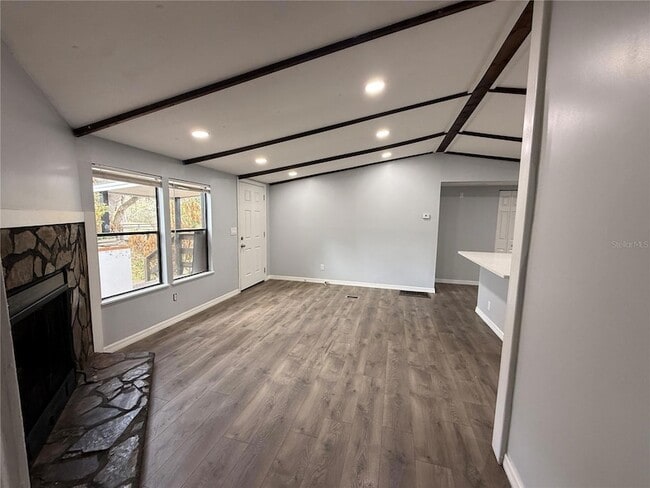 Building Photo - 8824 Overlook Dr