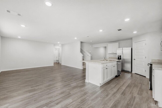 Building Photo - 5280 Peach Dr