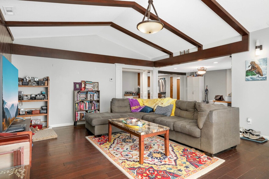Open floor plan with vaulted ceilings - 14710 13th Ave N