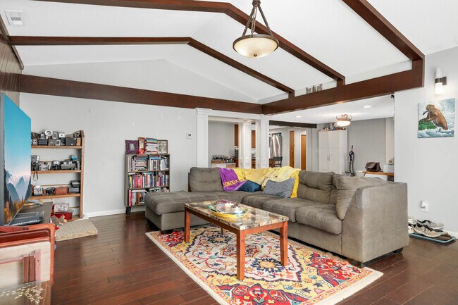 Open floor plan with vaulted ceilings - 14710 13th Ave N