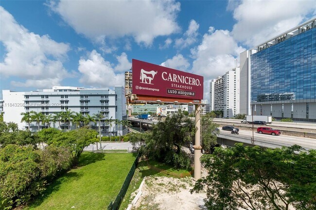 Building Photo - 1350 NW 8th Ct