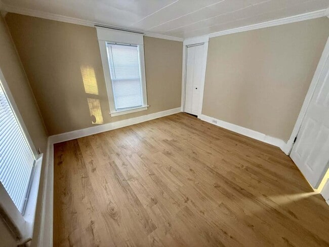 Building Photo - 35 Hess Ave