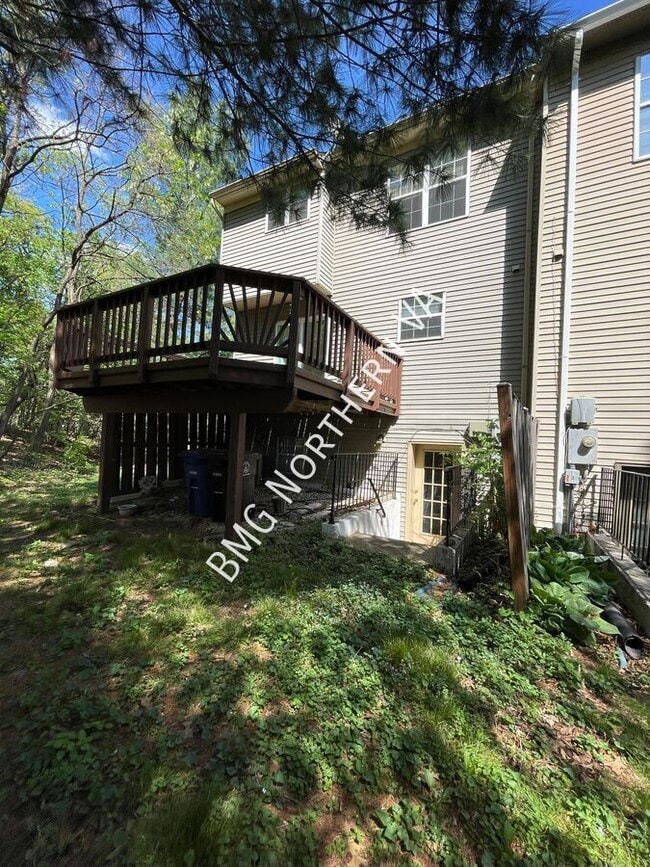 Building Photo - 865 Tall Oaks Square