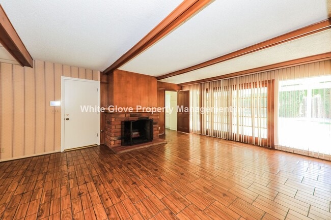 Building Photo - 4 Bedroom Pool Home in Raymond Hills Neigh...