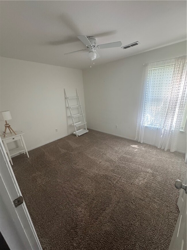 Building Photo - 462 Mimosa Ln