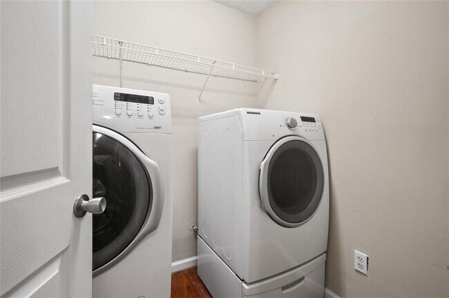 Building Photo - 1442 Glenover Cir