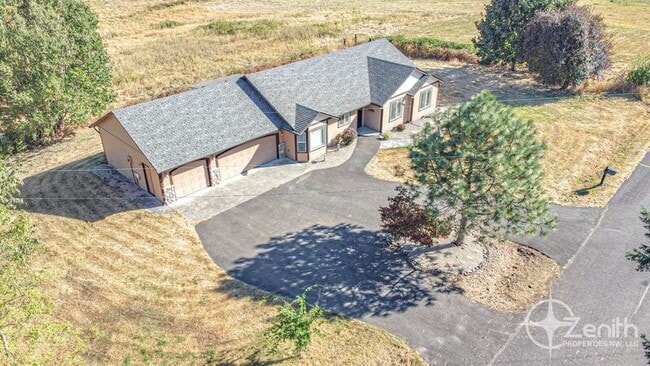 Building Photo - 516 NE 199th St