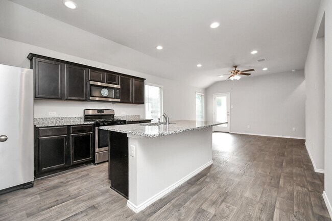 Building Photo - 9847 Laurel Lake Dr