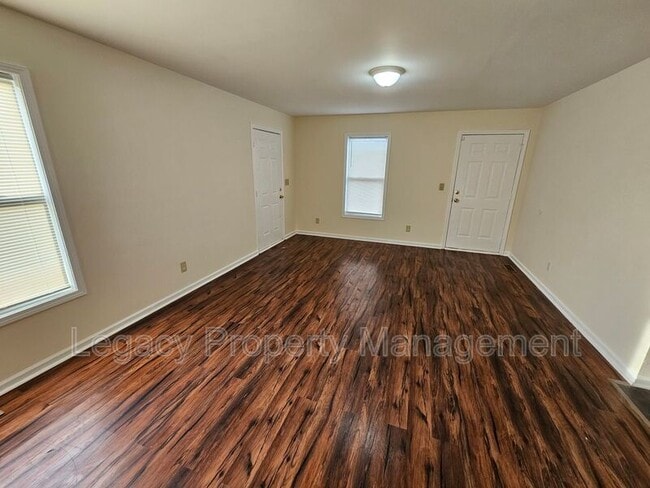 Building Photo - 531 S Anthony St