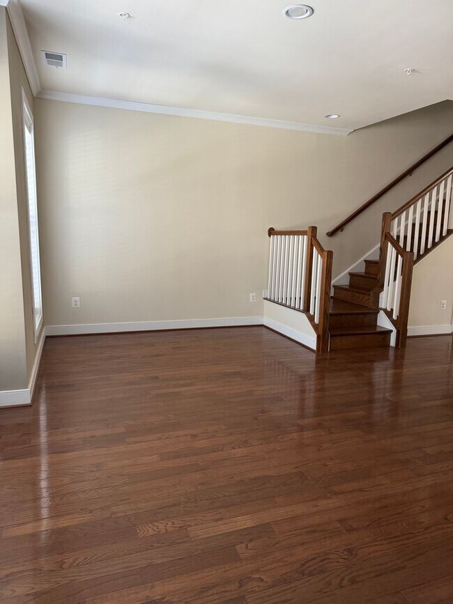 Building Photo - 4 LEVEL TOWNHOUSE WITH 2 CAR GARAGE, WALKING DISTANCE TO DOWNTOWN CROWN