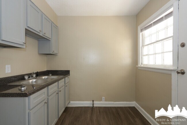 Building Photo - 3149 Jackson Ave
