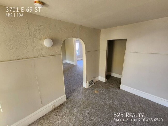 Building Photo - 3701 E 69th St