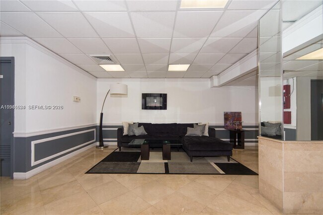 Building Photo - 4164 Inverrary Dr