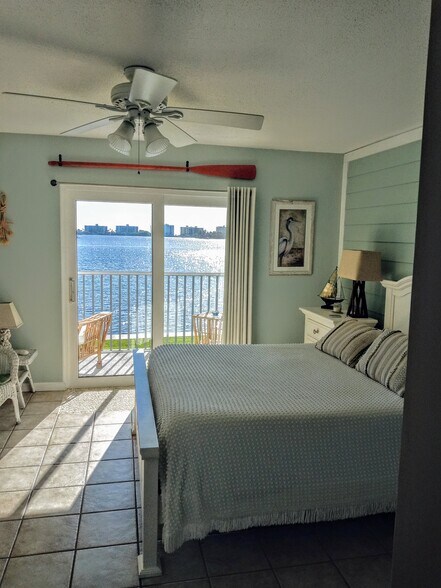 Building Photo - 1516 S Lakeside Dr