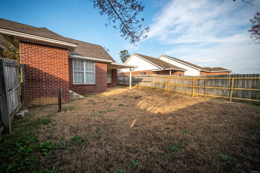 Building Photo - 325 James Dr