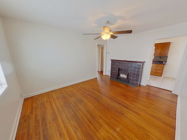 Building Photo - 1607 N Erie St