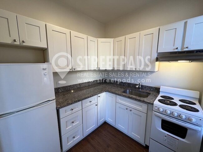 Building Photo - bedroom in Boston MA 02215