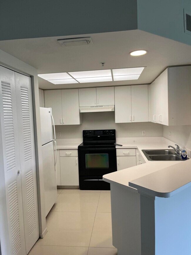 Building Photo - 4191 N Haverhill Rd