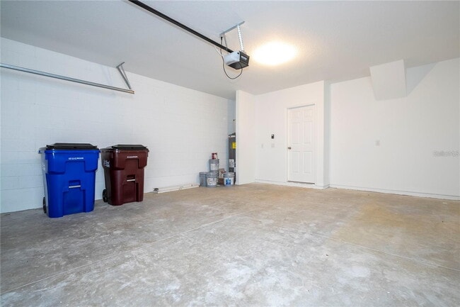 Building Photo - Elegant & Comfortable Home with Granite Ki...