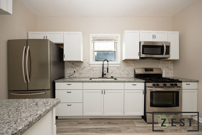 Building Photo - PRE LEASING! Beautiful 3 BEDROOM! OPEN HOU...