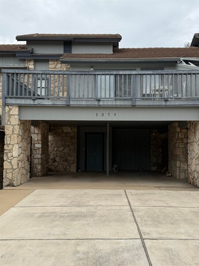 Building Photo - 307 Crestview
