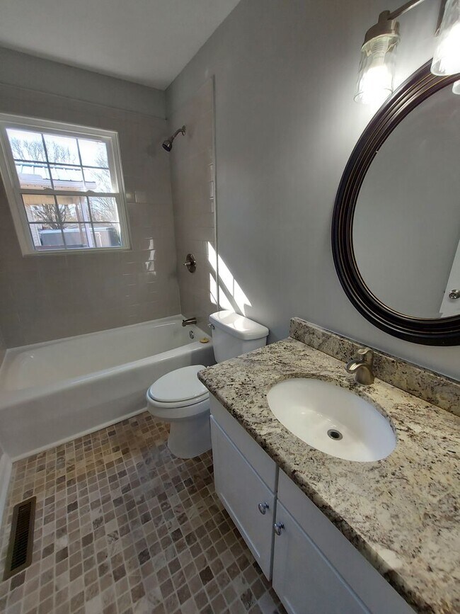 Building Photo - Ranch Home with In-Law Suite