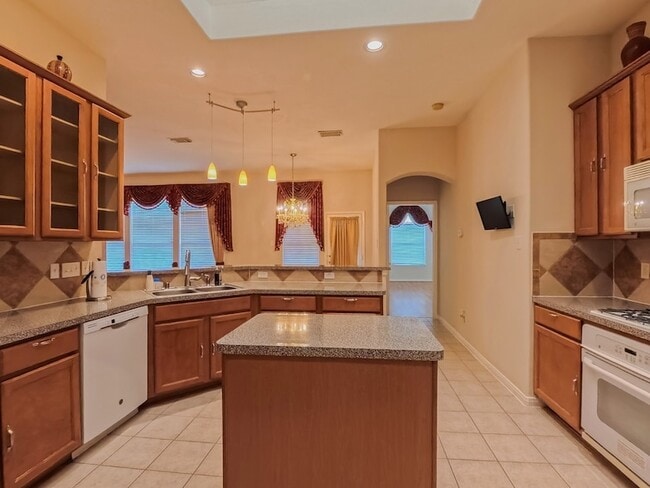 Building Photo - 15811 Sandisfield Ln