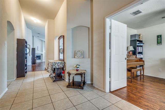 Building Photo - 6025 Goldenrod Dr