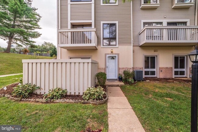 Building Photo - 7938 Bentley Village Dr