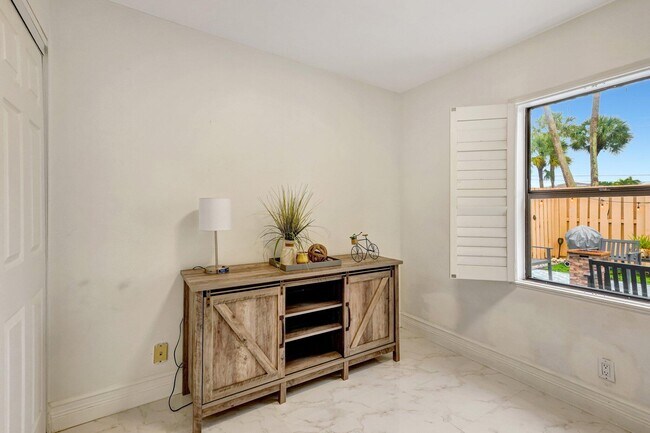 Building Photo - 4310 Village D Dr
