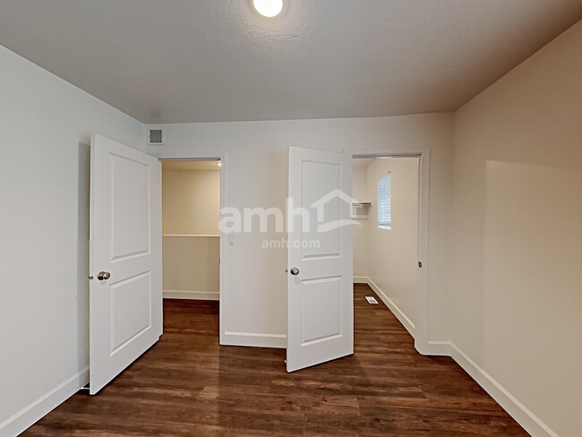 Building Photo - 1338 E White St