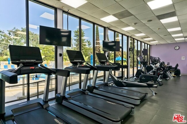 Building Photo - 2170 Century Pk E