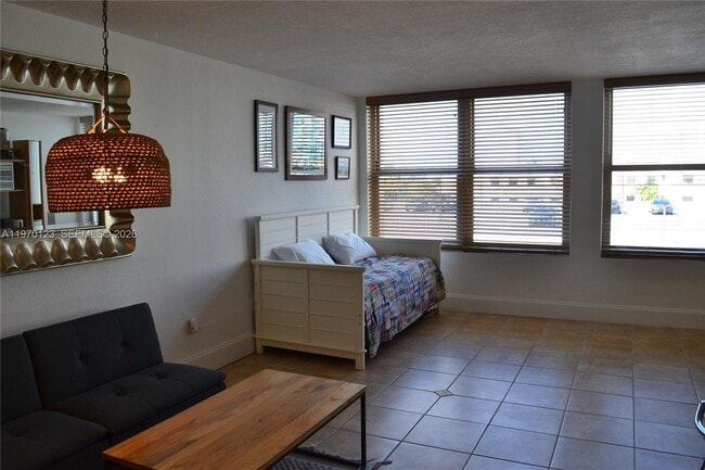 Building Photo - 2899 Collins Ave