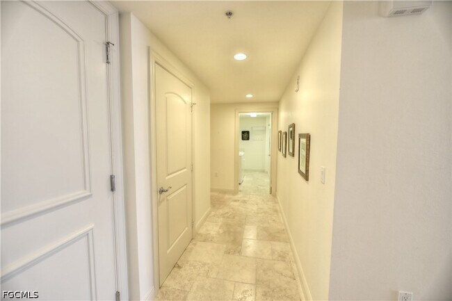 Building Photo - 2090 W First St