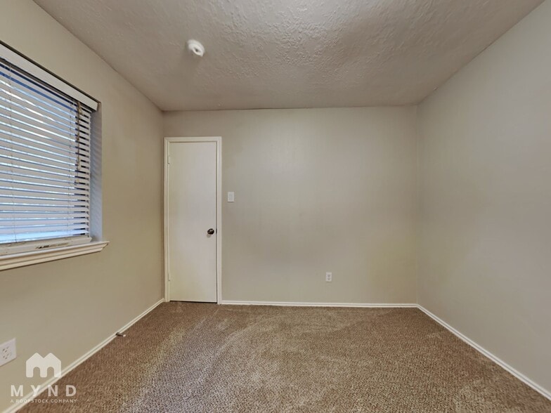 Building Photo - 225 Bedford Ln