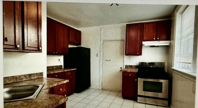 Kitchen - 9000 S Loomis St