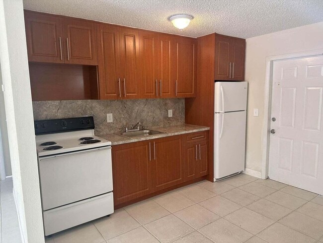 Building Photo - 422 Caroline Ave