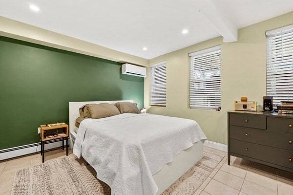 Building Photo - 13 Telegraph St