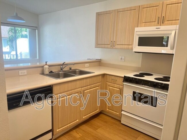 Building Photo - 92-1465 Aliinui Dr