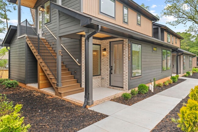 Building Photo - Medford Mews, Carriage House 321