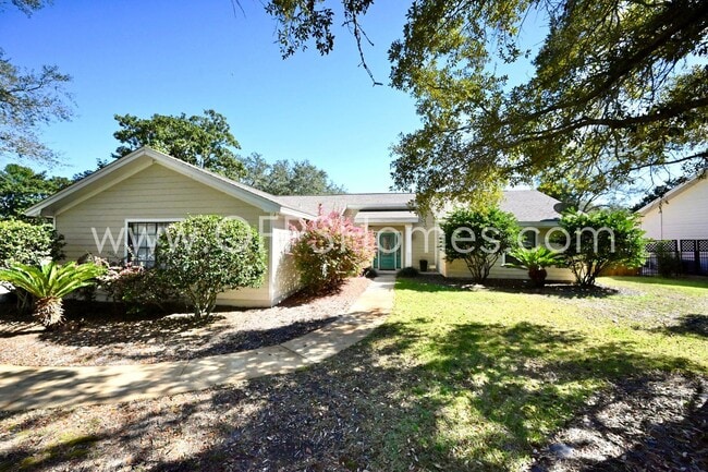 Building Photo - 78 Country Club Dr E