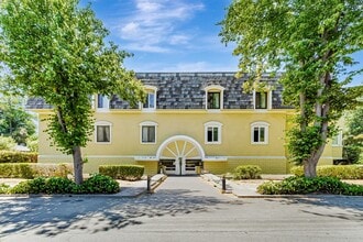 Building Photo - Top-Floor Corner Condo Near Downtown Palo Alto and Stanford