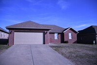 Building Photo - Beautiful 3 Bedroom Home In South Springfield