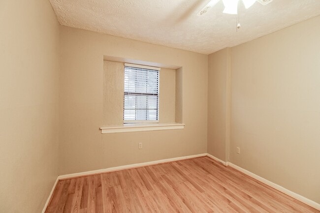 Building Photo - 353 Dawn Hill Dr