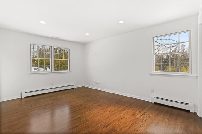 Building Photo - 11 Partrick Ln