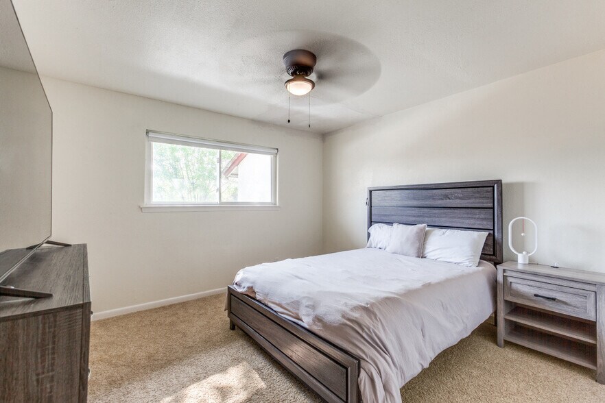 Building Photo - 4120 Towngate Blvd