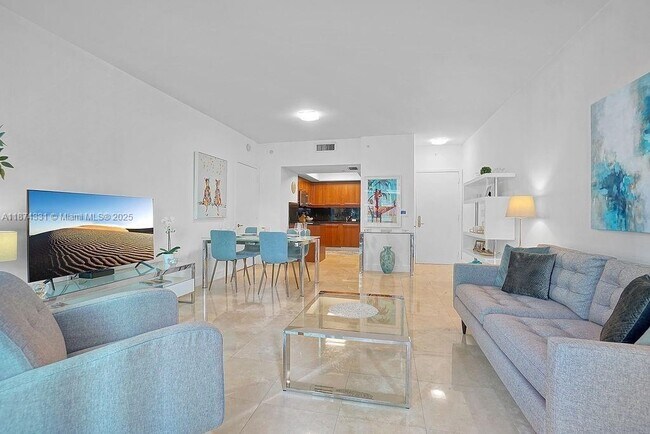 Building Photo - 1331 Brickell Bay Dr