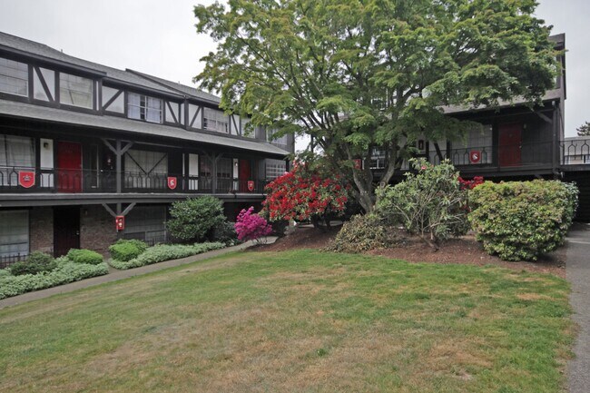 Building Photo - Three Blocks from the Light Rail