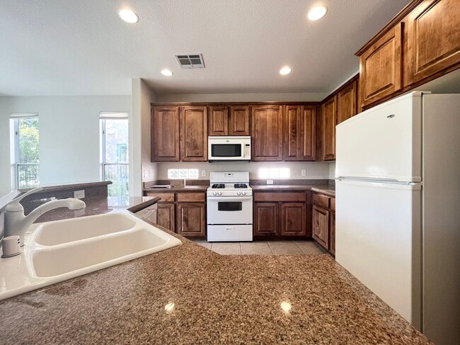 Building Photo - Age restricted 55+.charming one-story single-family house